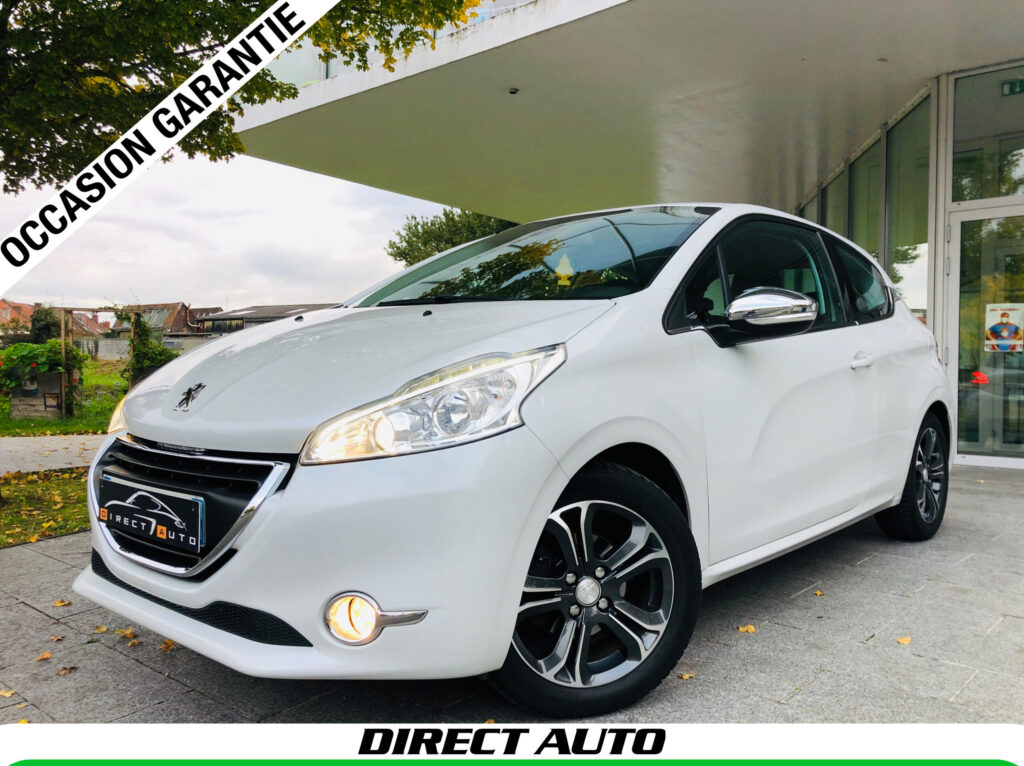 ✅ VENDUE ✅ 6400€ PEUGEOT 208/ 2014 / 122,832 KM / 1.2 ESSENCE / GPS  XÉNON CUIR JANTES… * blanc nacré *